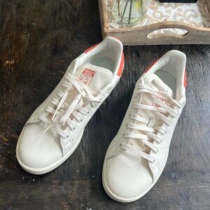 Gently used, 7.5 with no box, Men Stan Smith adidas, worn twice